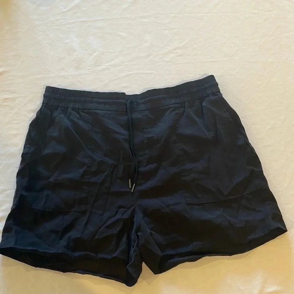 Simply Very Wang women’s black pull on high rise waist shorts XL super cute EUC - Picture 1 of 5